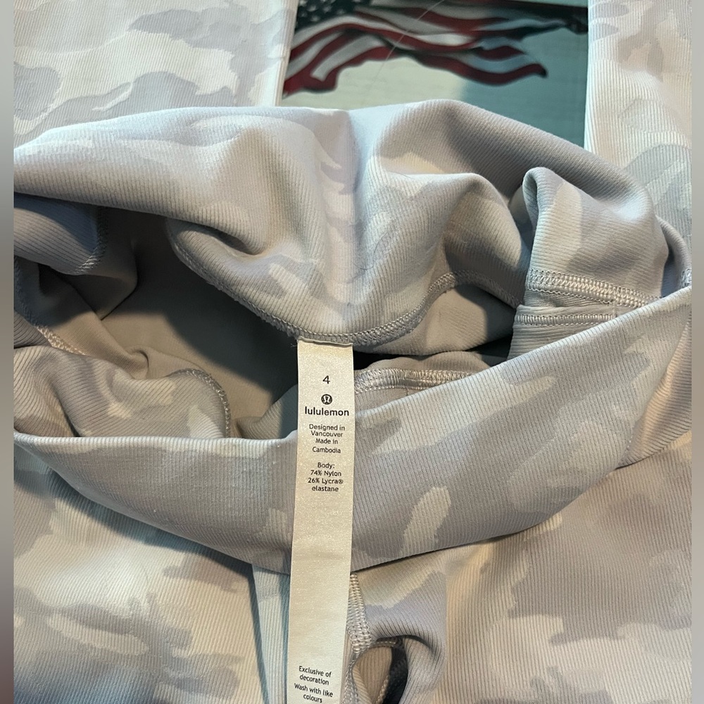 Lululemon Wunder Under Camo Leggings 28”.  Size 4 - Picture 6 of 6